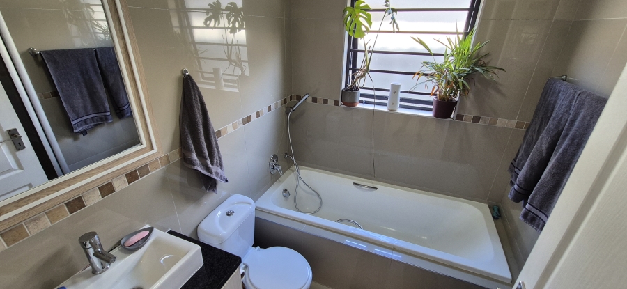 2 Bedroom Property for Sale in Parklands North Western Cape